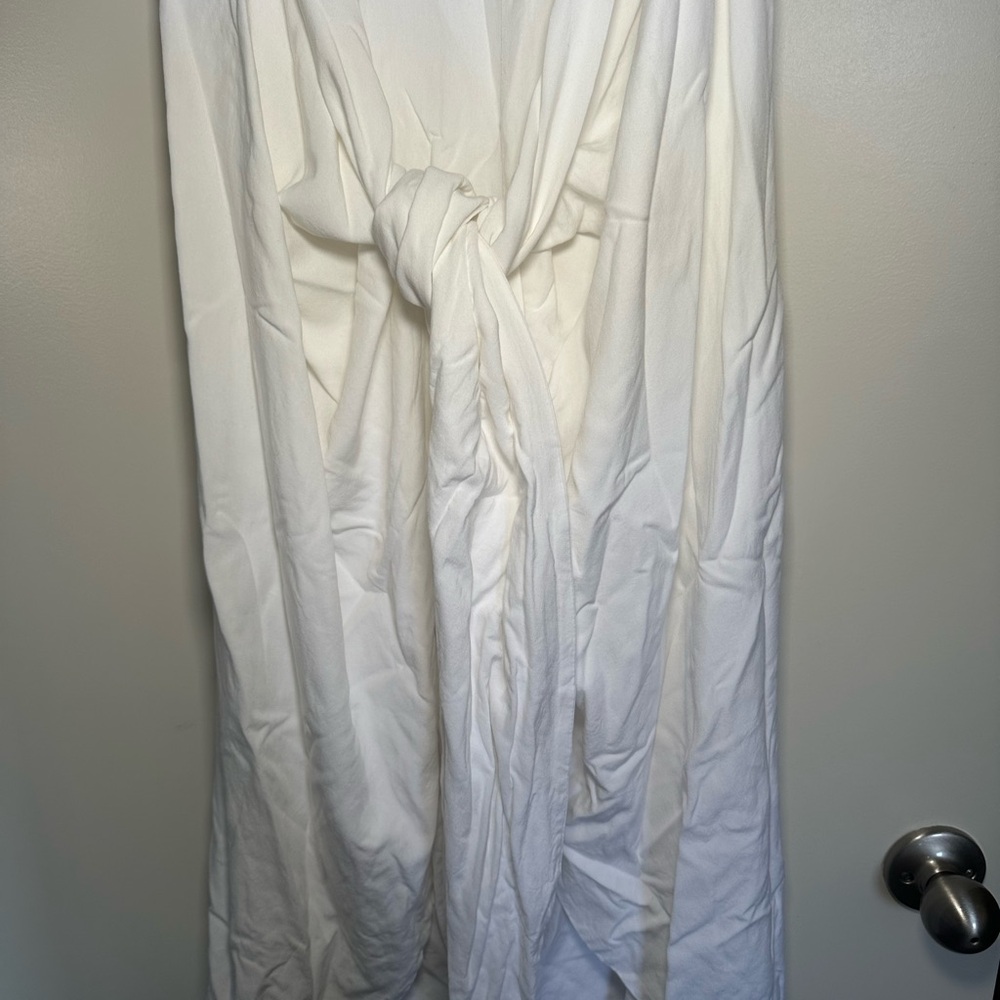 White Sahara Dress JLUXE LABEL. Size XL. Crossover halterneck neck dress. - Picture 10 of 10